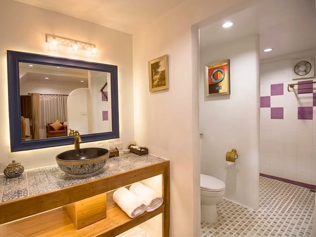Deluxe Villa with Mountain View — private bathroom.