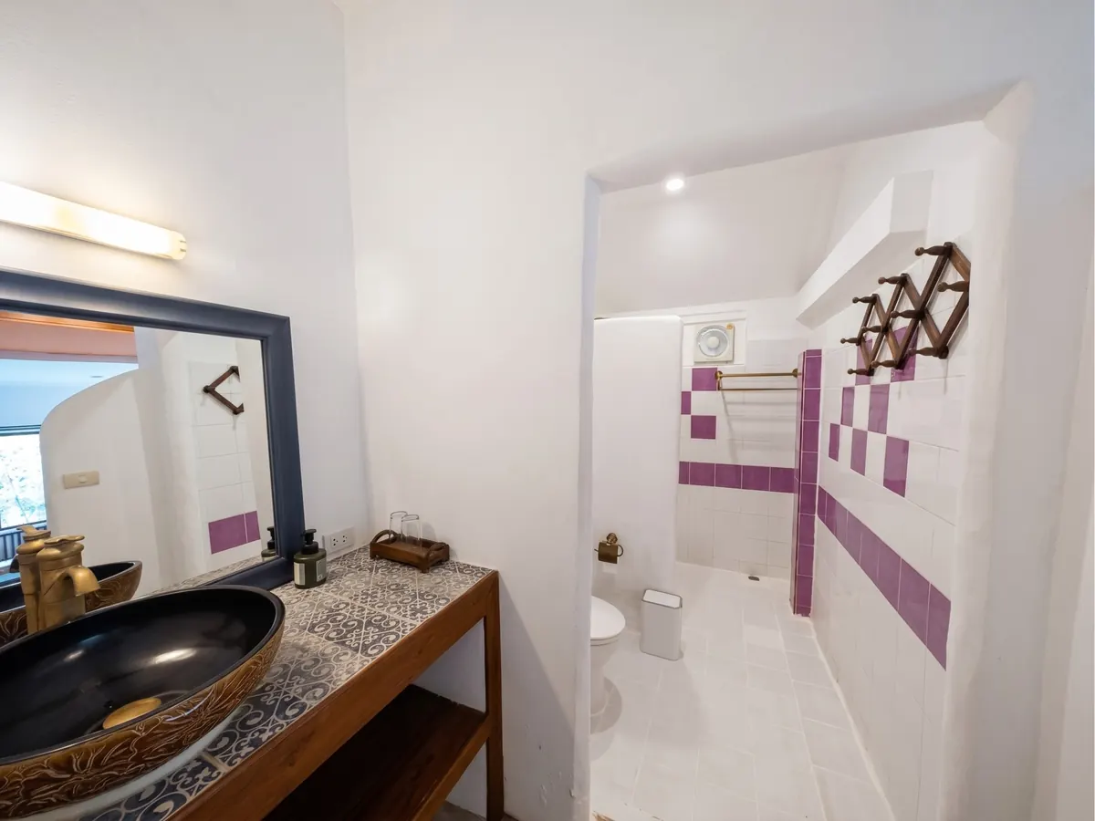 Twin Villa with Garden View — private bathroom.