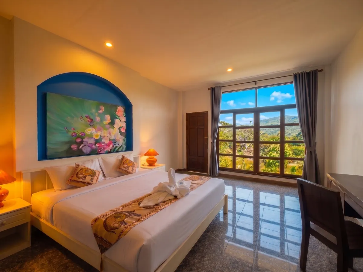 Studio with Mountain View — king bed with mountain view.